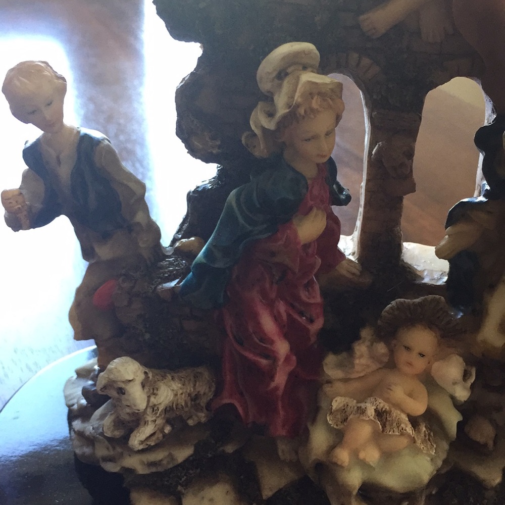 Nativity Scene - Picture 4 of 6